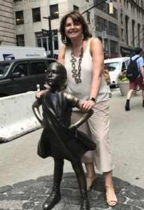 Laura posing with a bronze statue